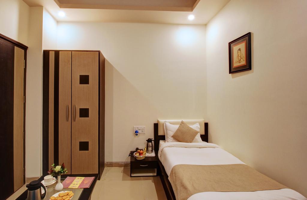 Hotel Nawalgarh Plaza Room photo